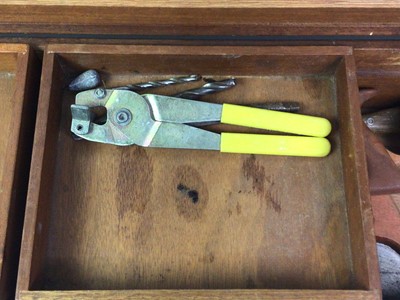 Lot 324 - VINTAGE TOOL BOX