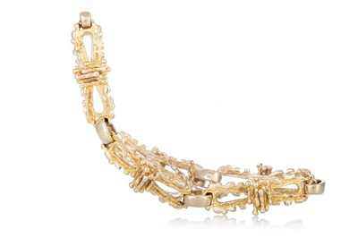 Lot 565 - NINE CARAT GOLD BRACELET