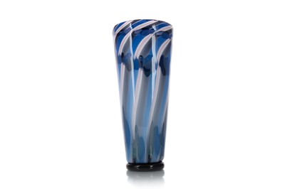 Lot 573 - CHARLIE MEAKER, STUDIO GLASS VASE