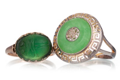 Lot 581 - JADE RING