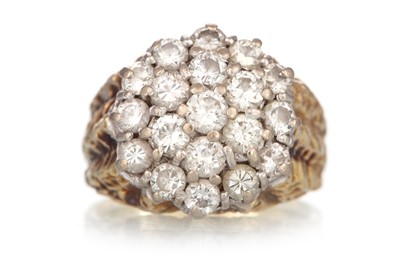 Lot 583 - DIAMOND CLUSTER RING