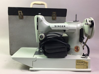 Lot 421 - SINGER FEATHERWEIGHT SEWING MACHINE