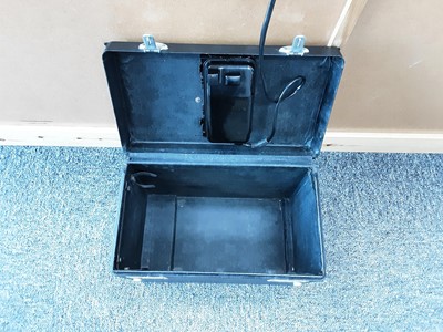 Lot 422 - SINGER FEATHERWEIGHT SEWING MACHINE