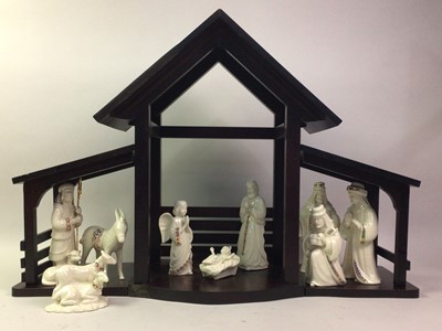 Lot 423 - LENOX VINTAGE NATIVITY SET