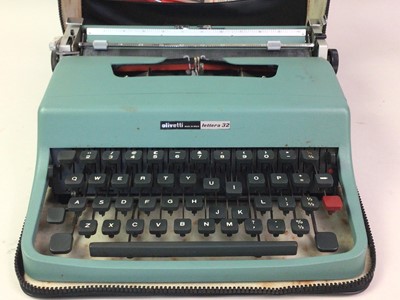 Lot 504 - OLIVETTI LETTERA 32 TYPEWRITER