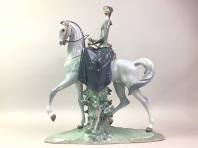 Lot 513 - LARGE LLADRO FIGURE OF LADY ON HORSEBACK