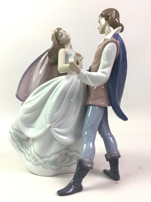 Lot 514 - LLADRO FIGURE OF A BRIDE AND GROOM