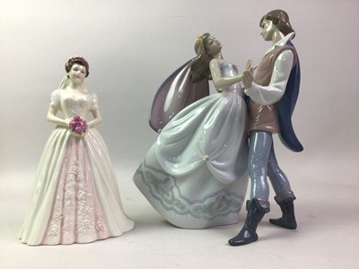 Lot 514 - LLADRO FIGURE OF A BRIDE AND GROOM
