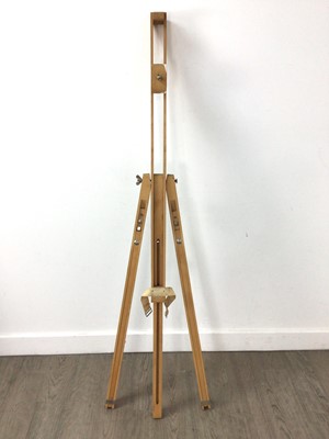 Lot 559 - WINDSOR & NEWTON OF LONDON ARTISTS EASEL