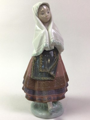 Lot 68 - LLADRO FIGURE OF A GIRL