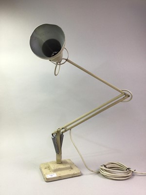 Lot 73 - ANGLEPOISE DESK LAMP