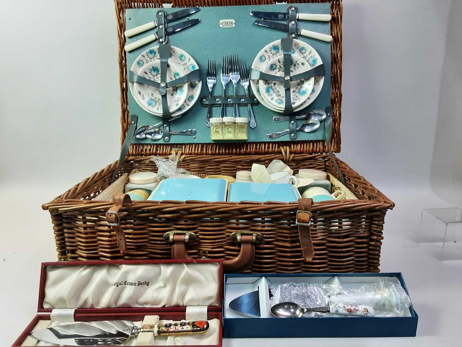 Lot 35 VINTAGE SIRRAM PICNIC HAMPER,