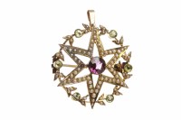 Lot 485 - AMETHYST AND PEARL STAR BROOCH the central...