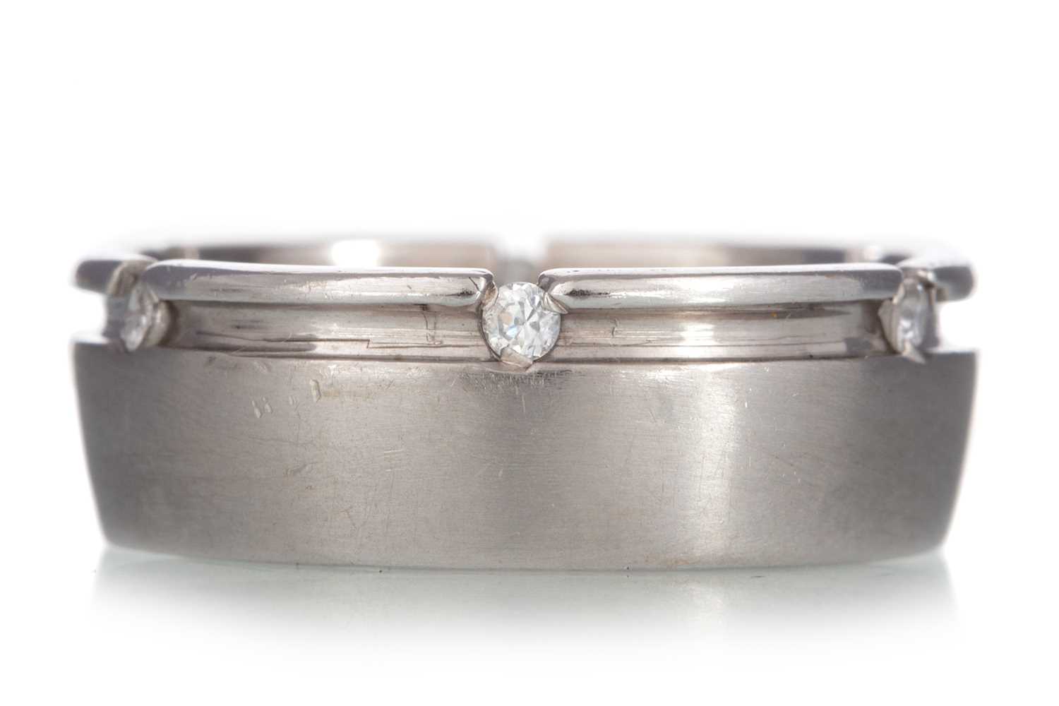 Lot 550 - DIAMOND BAND