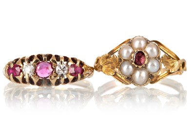 Lot 574 - RUBY AND DIAMOND RING