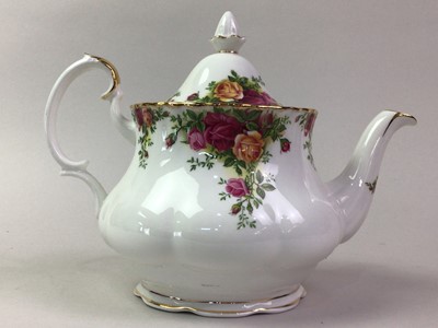 Lot 187 - ROYAL ALBERT OLD COUNTRY ROSES DINNER SERVICE