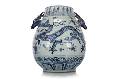 Lot 578 - CHINESE BLUE AND WHITE WINE JAR