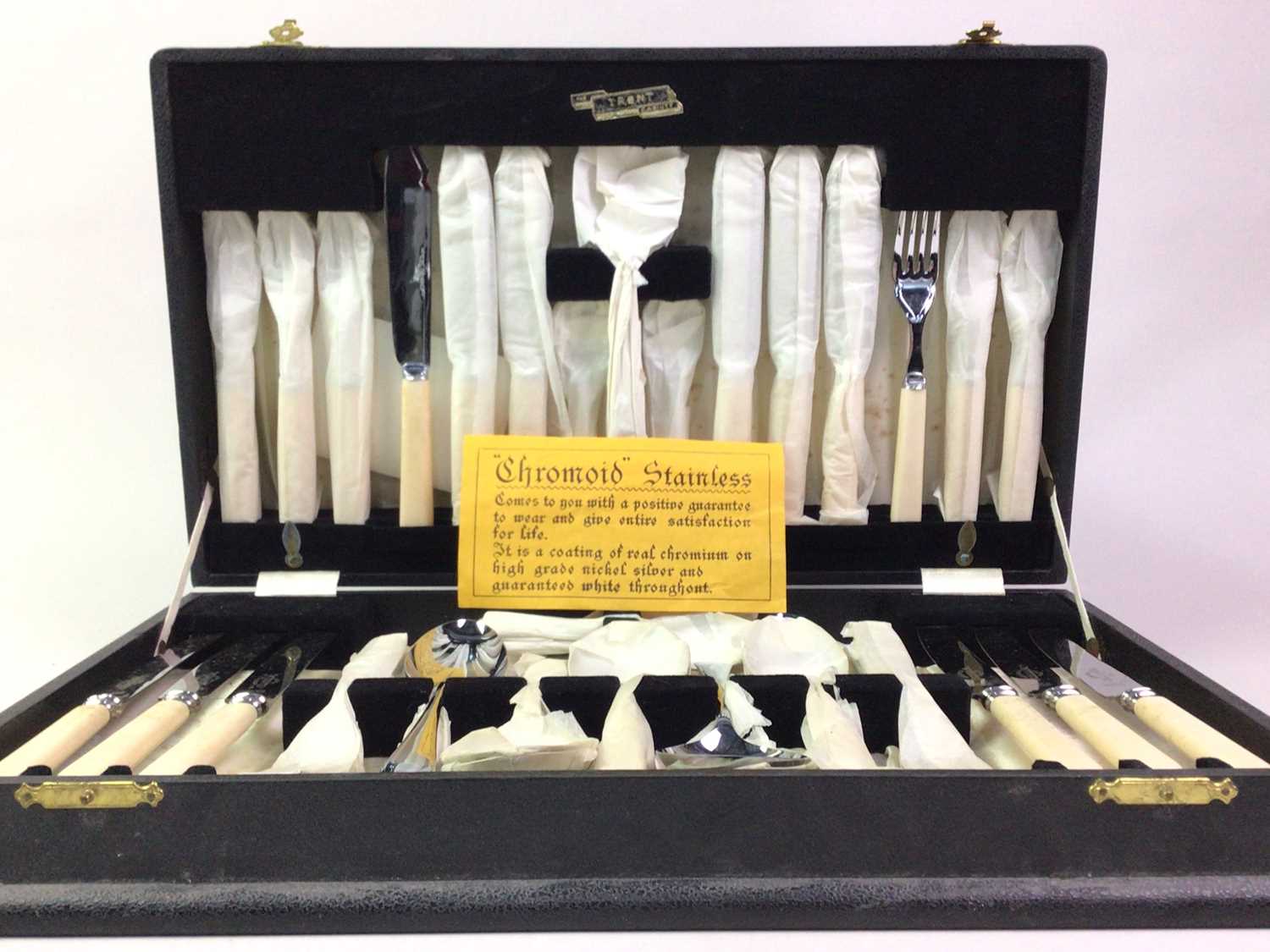 Lot 200 - GROUP OF SILVER PLATED WARE