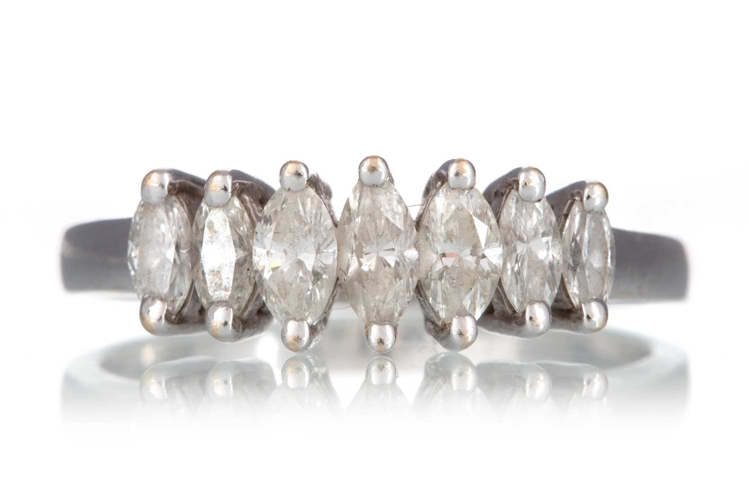 Lot 530 - DIAMOND SEVEN STONE RING