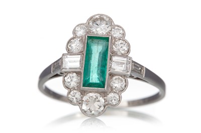 Lot 593 - EMERALD AND DIAMOND RING