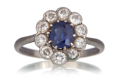 Lot 560 - SAPPHIRE AND DIAMOND RING