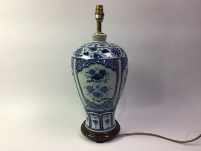 Lot 326 - CHINESE BLUE AND WHITE TABLE LAMP