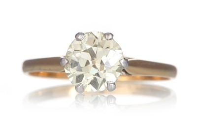 Lot 601 - DIAMOND SOLITAIRE RING