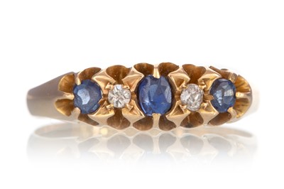 Lot 596 - SAPPHIRE AND DIAMOND RING