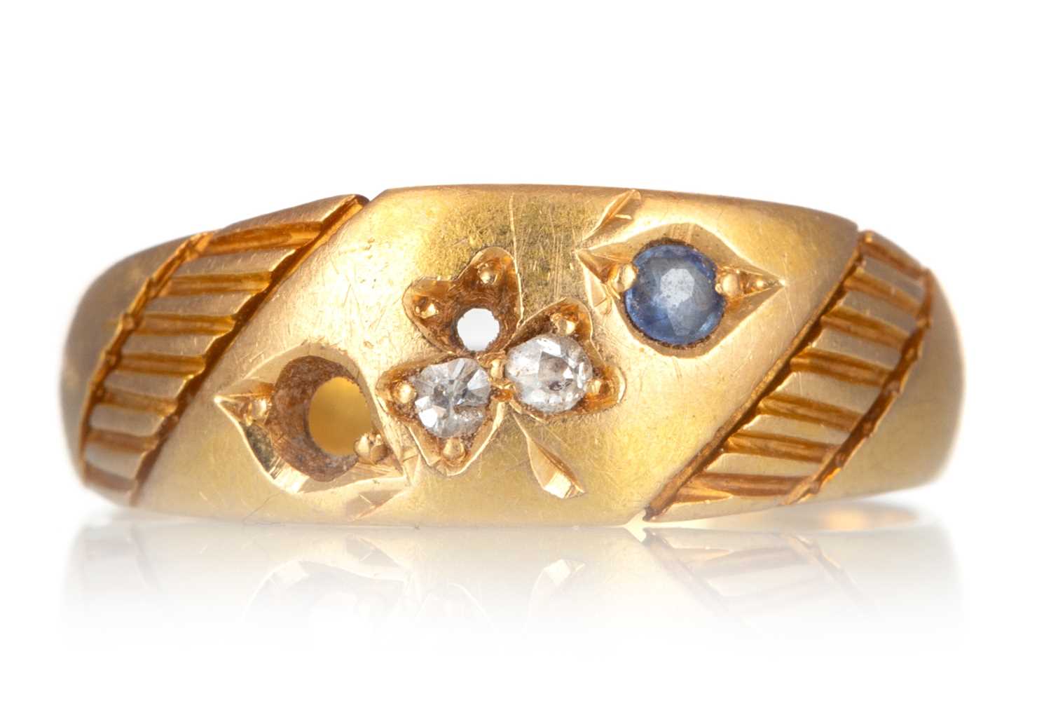Lot 547 - EIGHTEEN CARAT GOLD RING
