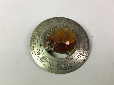 Lot 325 - GROUP OF SEVEN BROOCHES