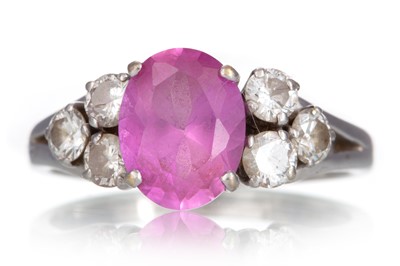 Lot 552 - PINK SAPPHIRE AND DIAMOND RING