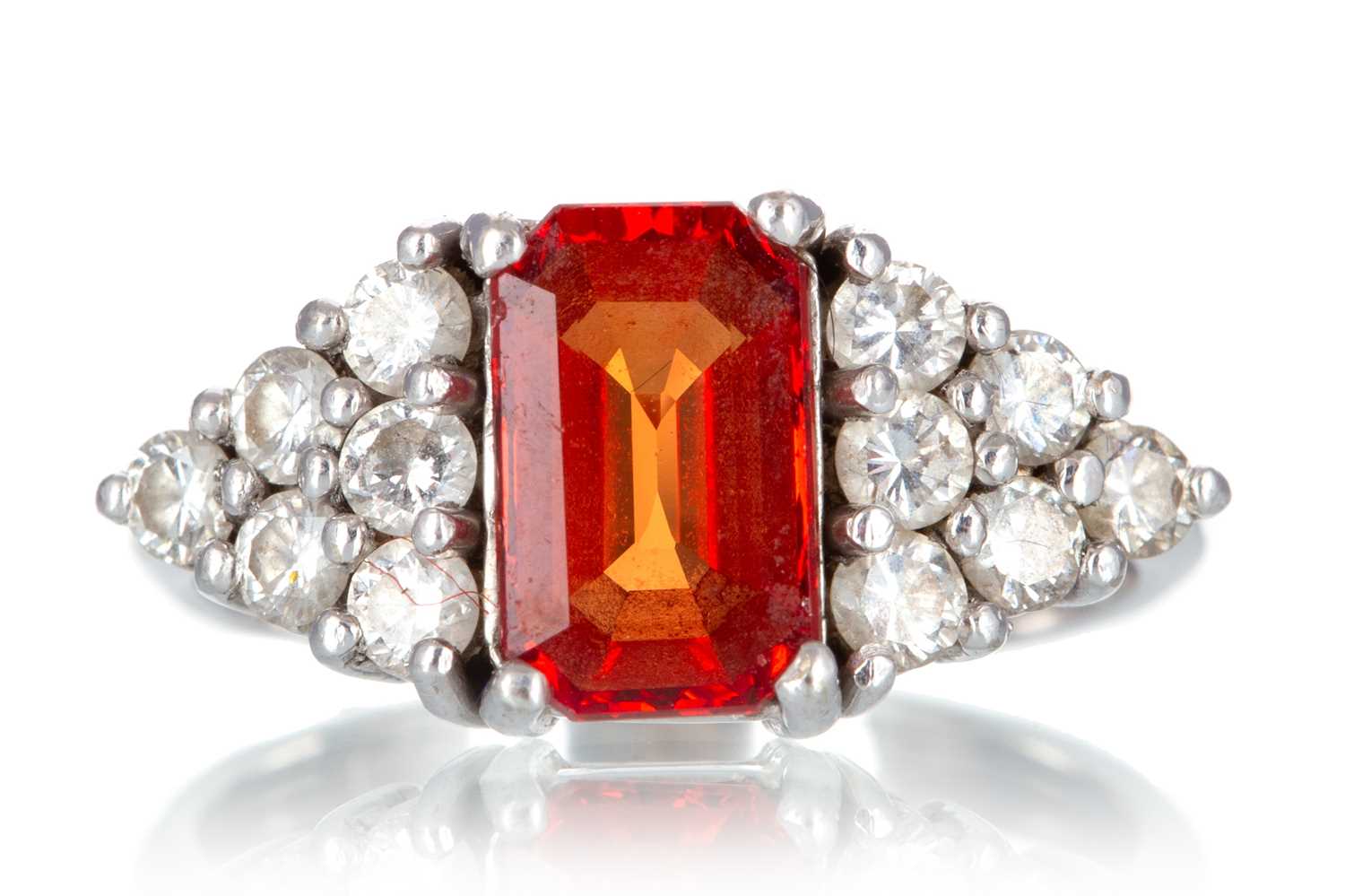 Lot 548 - ORANGE SAPPHIRE AND DIAMOND RING