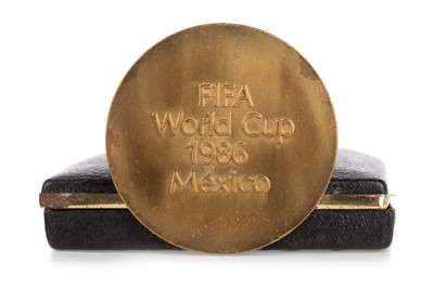 Lot 1770 - FIFA WORLD CUP 1986 MEXICO, BRONZE PRESENTATION PLAQUE