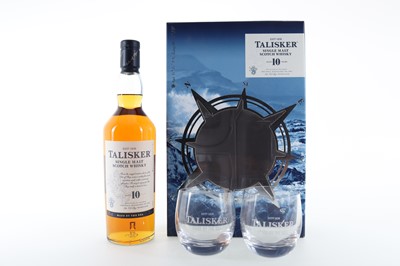 Lot 25 - TALISKER 10 YEAR OLD GIFT SET WITH TWO GLASSES
