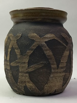 Lot 481 - GROUP OF EARTHENWARE