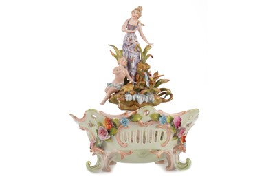 Lot 1447 - CONTINENTAL PORCELAIN CENTREPIECE BOWL