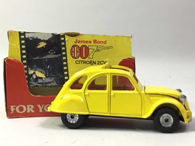 Lot 563 - CORGI JAMES BOND 007 CITROEN 2CV DIECAST MODEL CAR