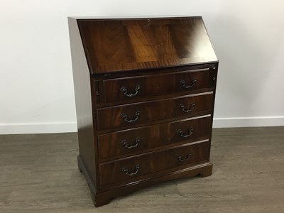 Lot 487 - REPRODUCTION MAHOGANY BUREAU