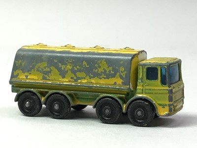 Lot 690 - COLLECTION OF MODEL VEHICLES
