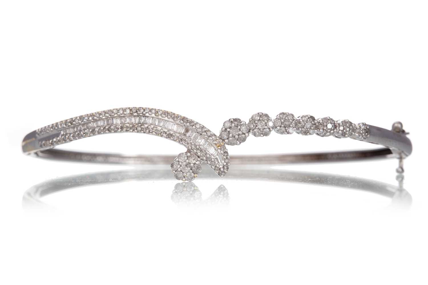 Lot 401 - DIAMOND BANGLE