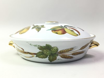 Lot 715 - GROUP OF ROYAL WORCESTER DINNER WARE