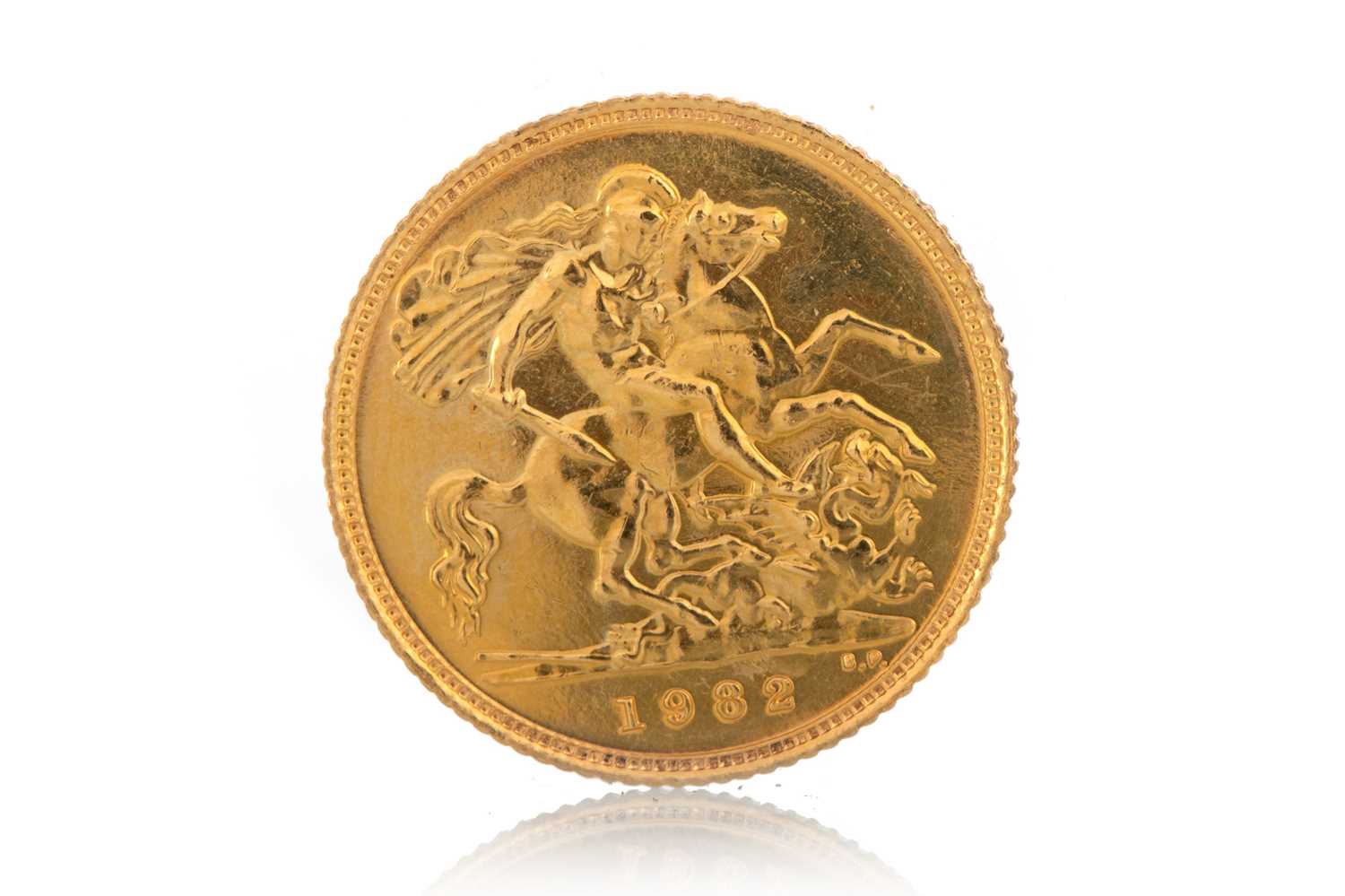 Lot 29 - ELIZABETH II HALF GOLD SOVEREIGN