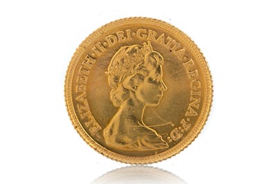 Lot 29 - ELIZABETH II HALF GOLD SOVEREIGN