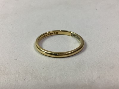 Lot 784 - EIGHTEEN CARAT GOLD RING