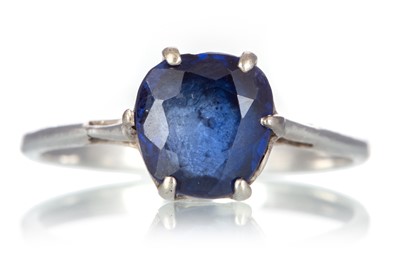 Lot 415 - SAPPHIRE SOLITAIRE RING