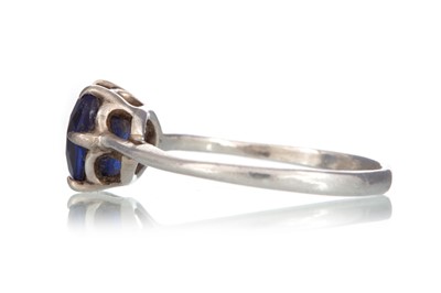 Lot 415 - SAPPHIRE SOLITAIRE RING