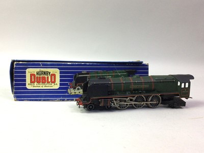 Lot 795 - GROUP OF OO GAUGE MODEL RAILWAY LOCOMOTIVES