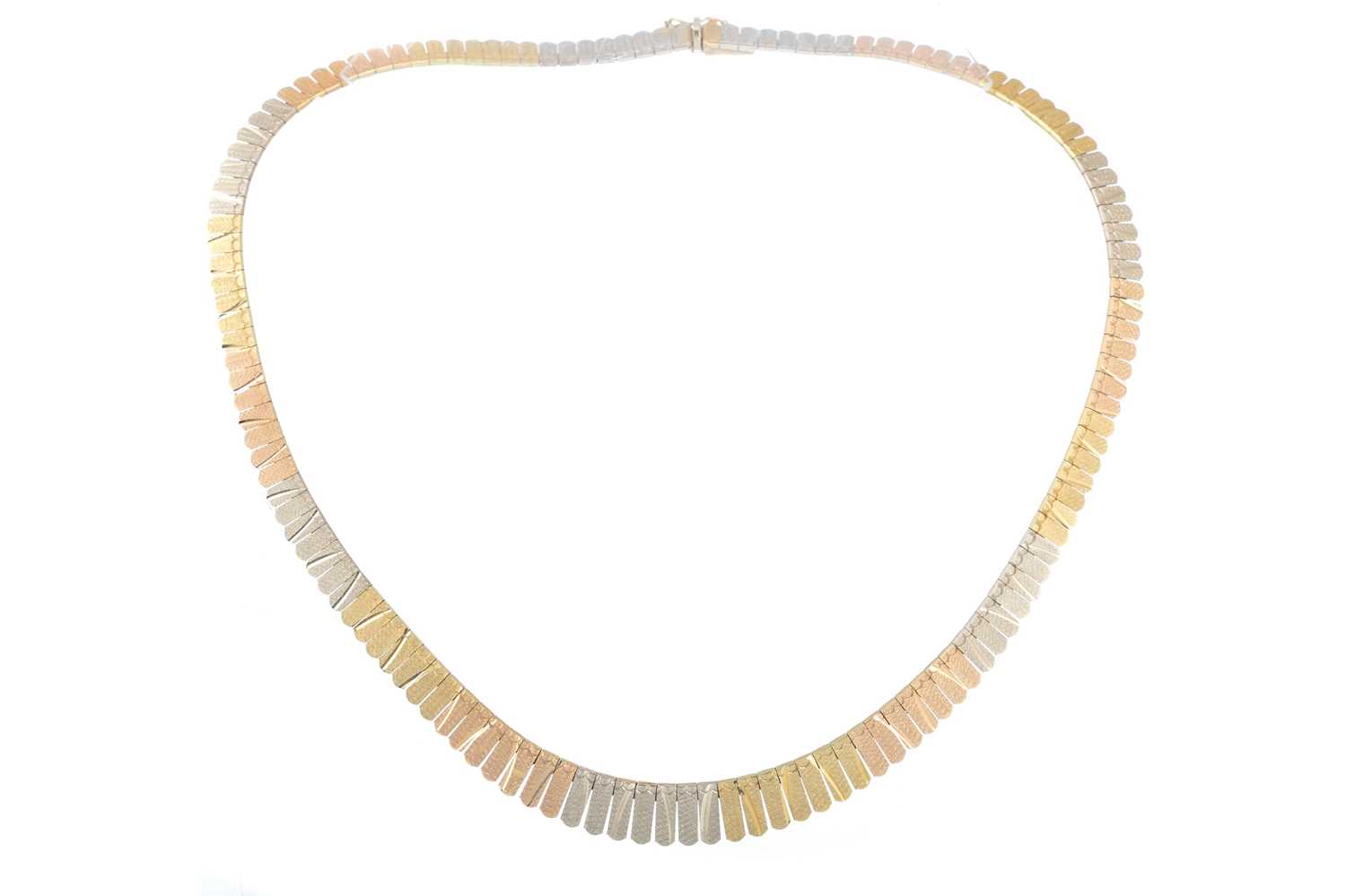 Lot 426 - GOLD FRINGE NECKLET