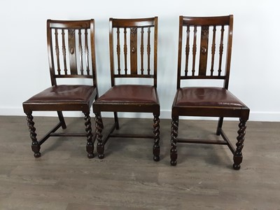Lot 37 - VICTORIAN OAK EXTENDING DINING TABLE AND SIX CHAIRS