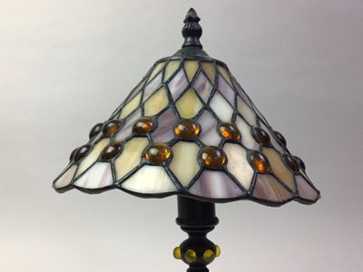 Lot 311 - SMALL TIFFANY STYLE TABLE LAMP